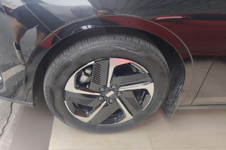 Used Geely Galaxy L6 2024 60km PLUS Dragon Edition Left Front Wheel Hub