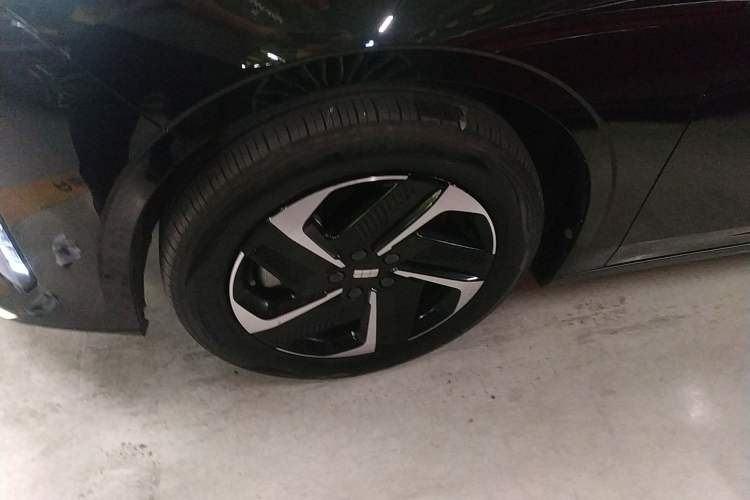 Used Geely Galaxy L6 2024 125km PLUS Dragon Edition Left Front Wheel Hub