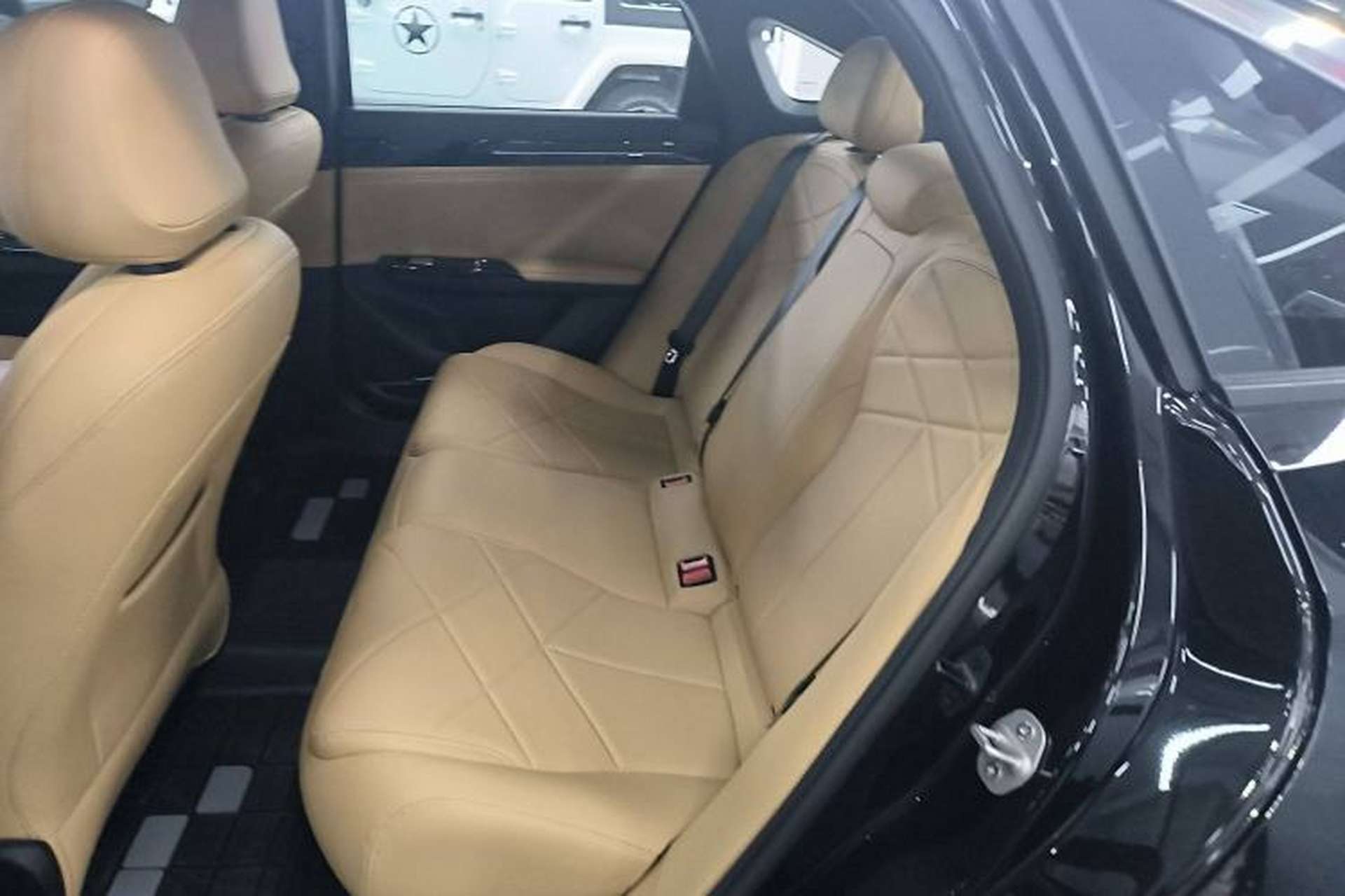 Used Geely Galaxy L6 2024 125km PLUS Dragon Edition Left Rear Seat