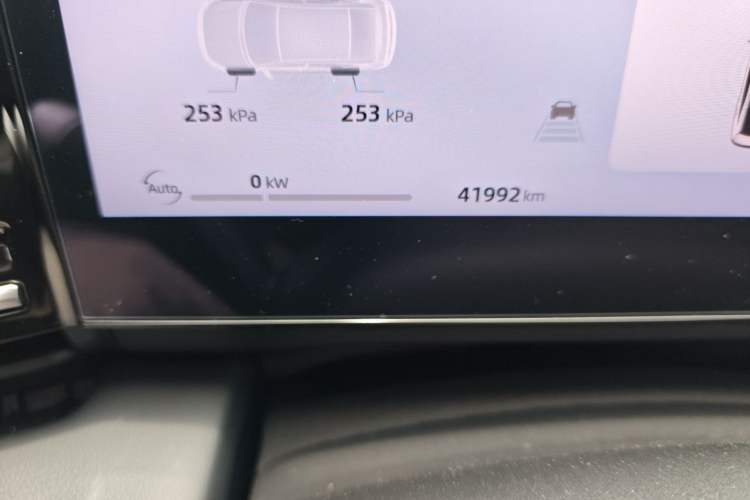 Used Geely Galaxy L6 2024 125km PLUS Dragon Edition Odometer Close Up