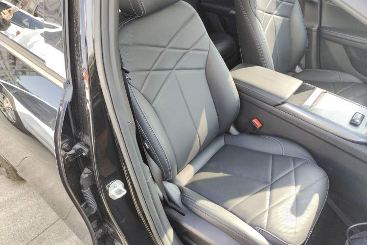 Used Geely Galaxy L6 2024 125km PLUS Dragon Edition Right Front Seat