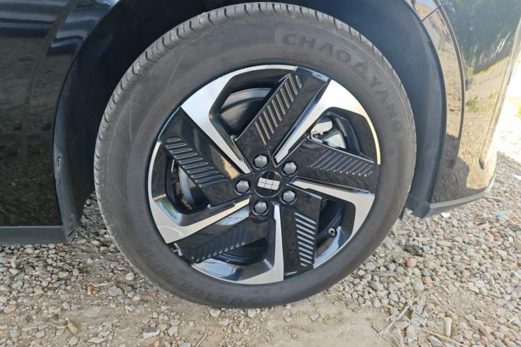 Used Geely Galaxy L6 2024 125km PLUS Dragon Edition Right Front Wheel Hub