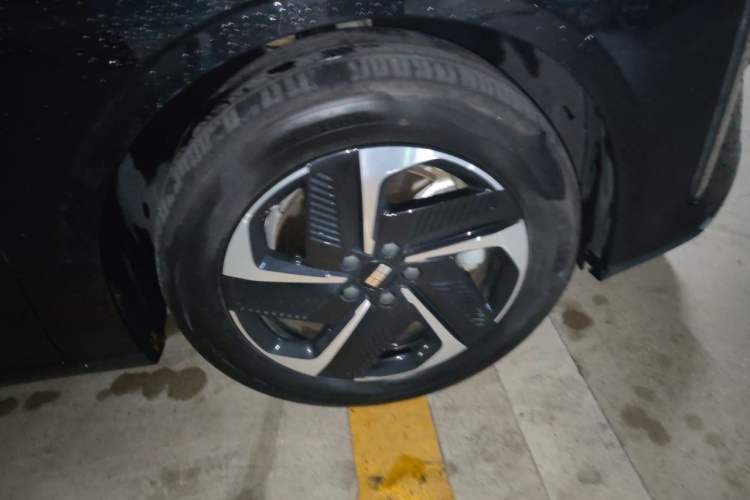 Used Geely Galaxy L6 2024 125km PLUS Dragon Edition Right Front Wheel Hub