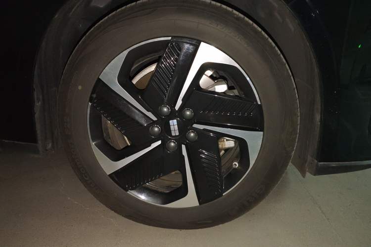 Used Geely Galaxy L6 2024 125km PLUS Dragon Edition Right Front Wheel Hub