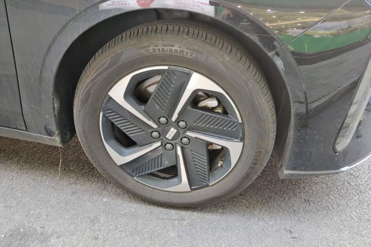 Used Geely Galaxy L6 2024 125km PLUS Dragon Edition Right Front Wheel Hub