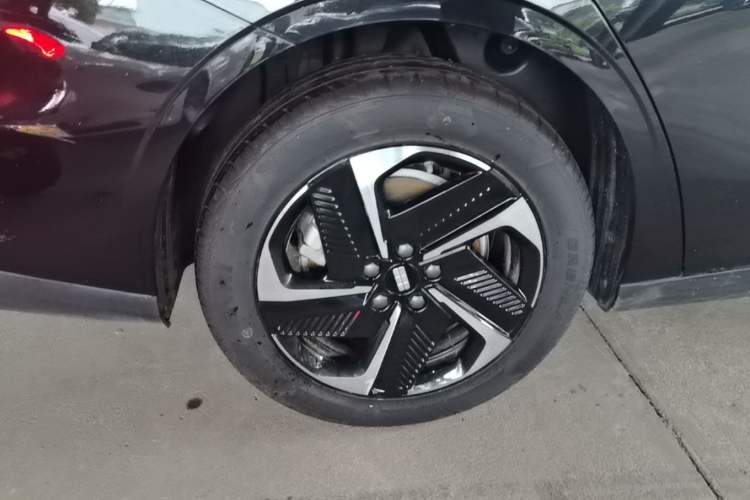 Used Geely Galaxy L6 2024 125km PLUS Dragon Edition Right Rear Wheel Hub