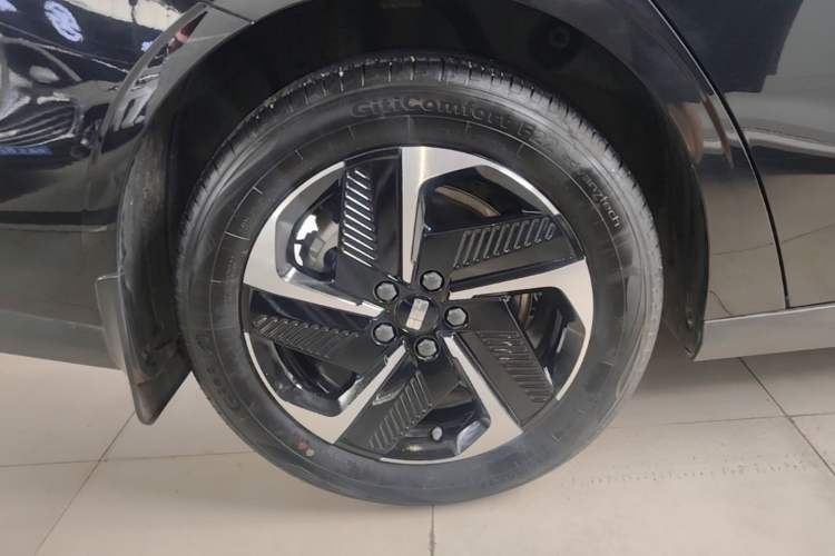Used Geely Galaxy L6 2024 60km PLUS Dragon Edition Right Rear Wheel Hub