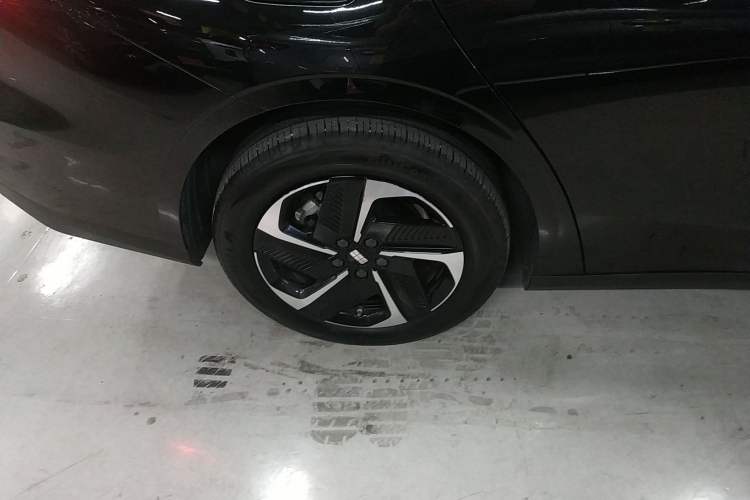 Used Geely Galaxy L6 2024 125km PLUS Dragon Edition Right Rear Wheel Hub