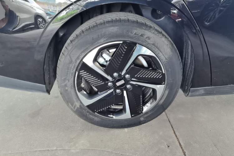 Used Geely Galaxy L6 2024 125km PLUS Dragon Edition Right Rear Wheel Hub