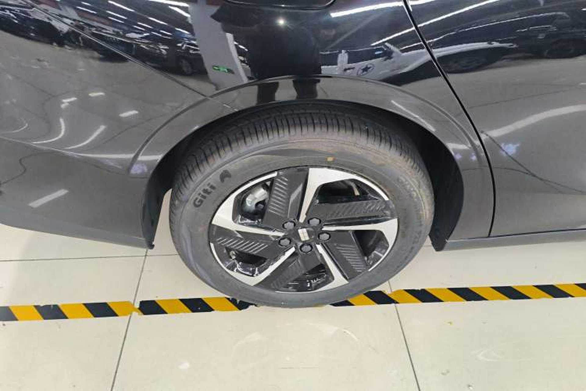 Used Geely Galaxy L6 2024 125km PLUS Dragon Edition Right Rear Wheel Hub