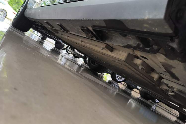 Used Geely Galaxy L6 2024 125km PLUS Dragon Edition Right Side Sill