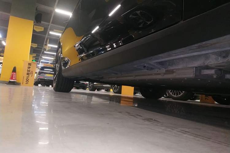 Used Geely Galaxy L6 2024 125km PLUS Dragon Edition Right Side Sill