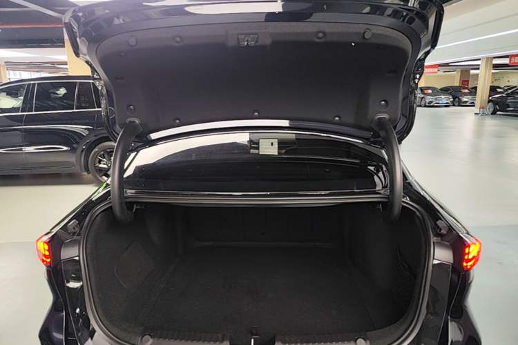 Used Geely Galaxy L6 2024 125km PLUS Dragon Edition Trunk