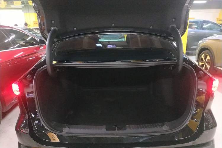 Used Geely Galaxy L6 2024 125km PLUS Dragon Edition Trunk