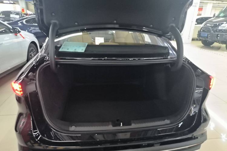 Used Geely Galaxy L6 2024 125km PLUS Dragon Edition Trunk