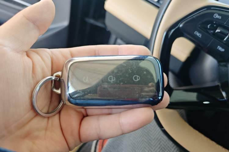 Used Geely Galaxy L6 2024 125km PLUS Dragon Edition Vehicle Key