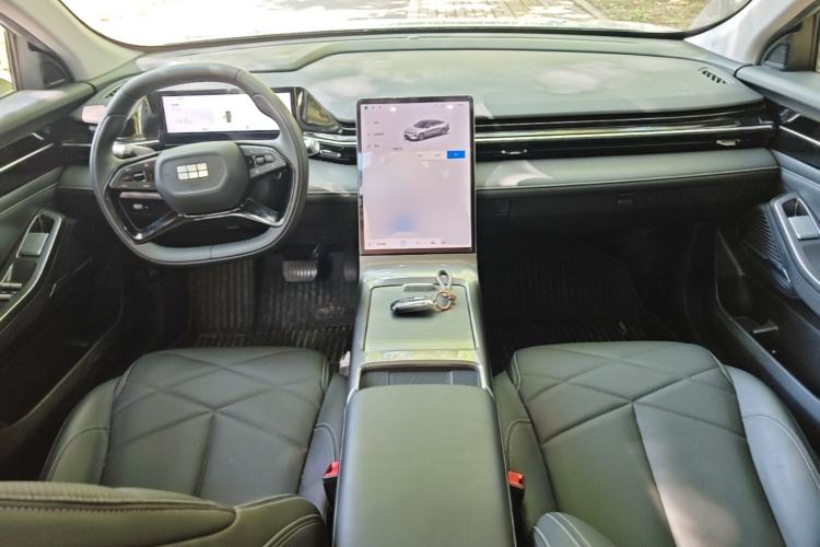 Used Geely Galaxy L6 2024 125km PLUS Dragon Edition Center Console