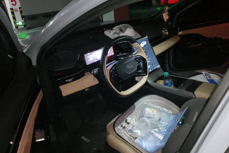 Used Geely Galaxy L6 2024 125km PLUS Dragon Edition Driver Seat