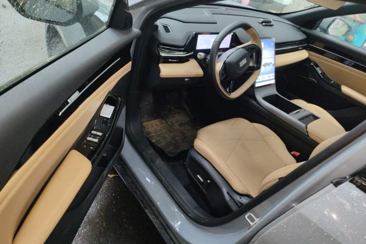 Used Geely Galaxy L6 2024 125km PLUS Dragon Edition Driver Seat