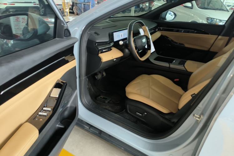 Used Geely Galaxy L6 2024 125km PLUS Dragon Edition Driver Seat