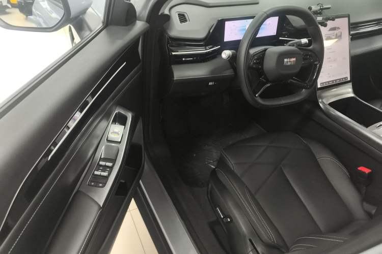 Used Geely Galaxy L6 2024 125km PLUS Dragon Edition Driver Seat