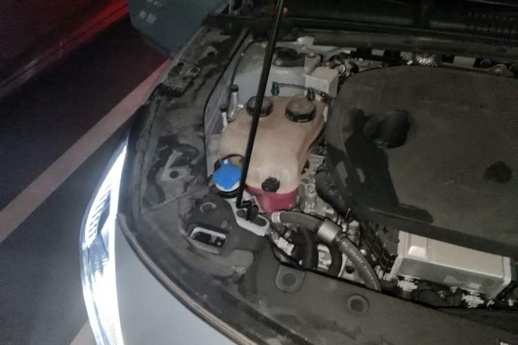 Used Geely Galaxy L6 2024 125km PLUS Dragon Edition Engine Bay Right