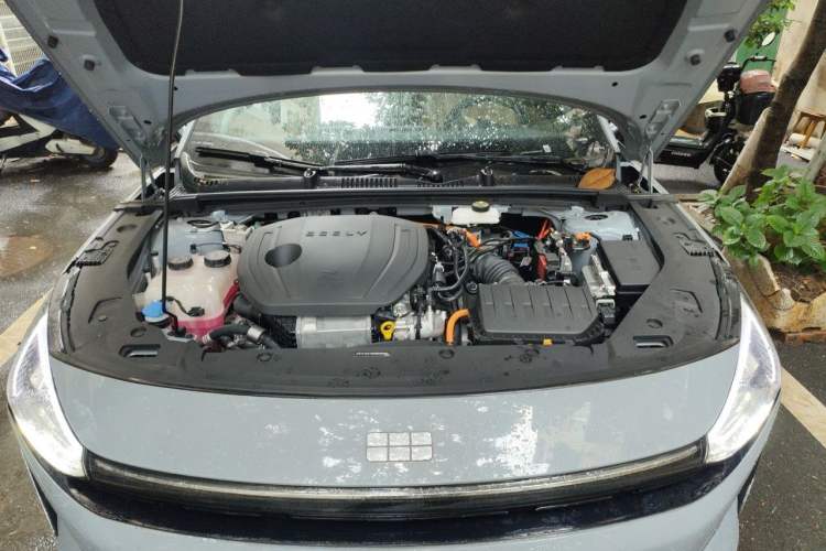 Used Geely Galaxy L6 2024 125km PLUS Dragon Edition Engine Bay