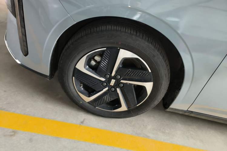 Used Geely Galaxy L6 2024 125km PLUS Dragon Edition Exterior 1