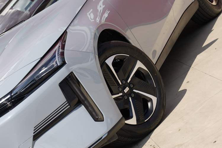 Used Geely Galaxy L6 2024 125km PLUS Dragon Edition Exterior 4