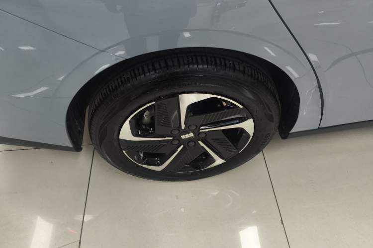 Used Geely Galaxy L6 2024 125km PLUS Dragon Edition Exterior 5