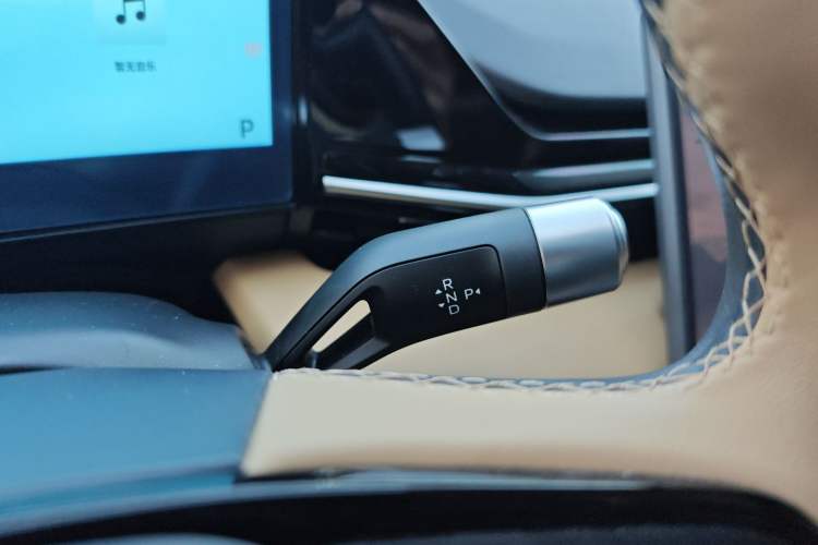 Used Geely Galaxy L6 2024 125km PLUS Dragon Edition Gear Lever