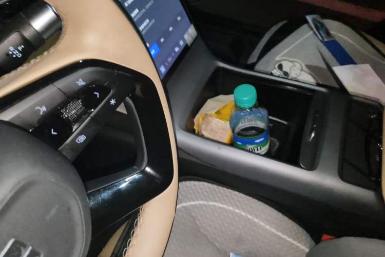 Used Geely Galaxy L6 2024 125km PLUS Dragon Edition Gear Lever
