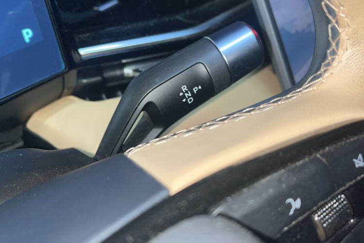 Used Geely Galaxy L6 2024 125km PLUS Dragon Edition Gear Lever
