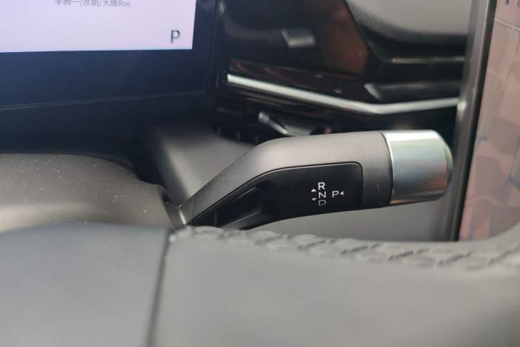 Used Geely Galaxy L6 2024 125km PLUS Dragon Edition Gear Lever