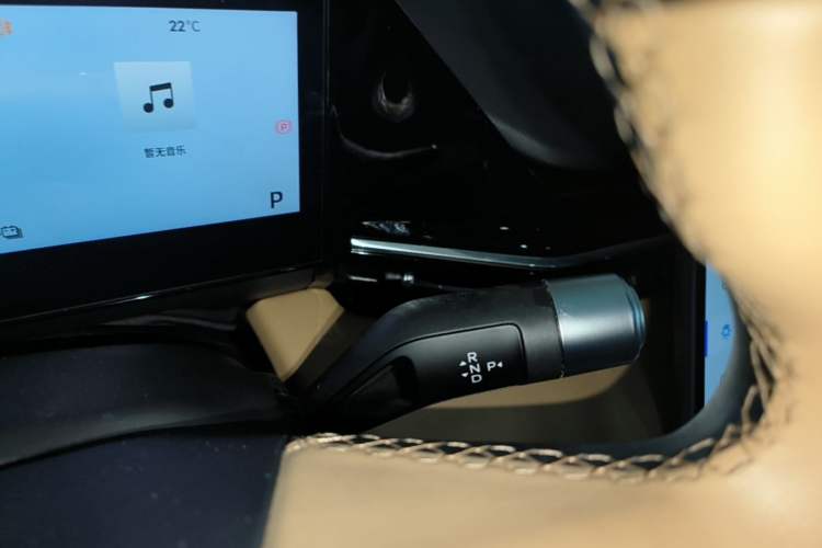 Used Geely Galaxy L6 2024 125km PLUS Dragon Edition Gear Lever