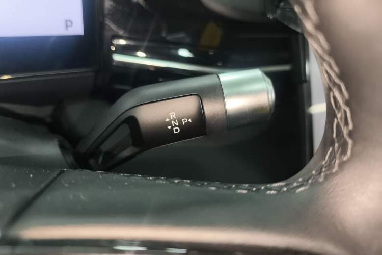 Used Geely Galaxy L6 2024 125km PLUS Dragon Edition Gear Lever
