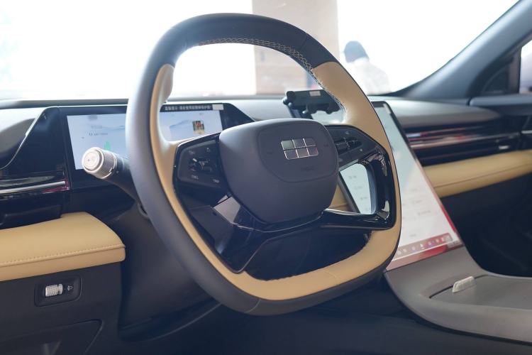 Used Geely Galaxy L6 2024 125km PLUS Dragon Edition Interior 3