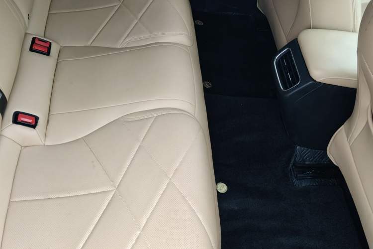 Used Geely Galaxy L6 2024 125km PLUS Dragon Edition Interior 3