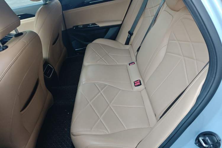 Used Geely Galaxy L6 2024 125km PLUS Dragon Edition Interior 4