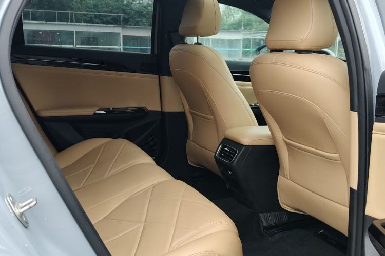 Used Geely Galaxy L6 2024 125km PLUS Dragon Edition Interior 4
