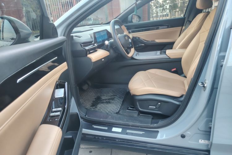 Used Geely Galaxy L6 2024 125km PLUS Dragon Edition Interior 5