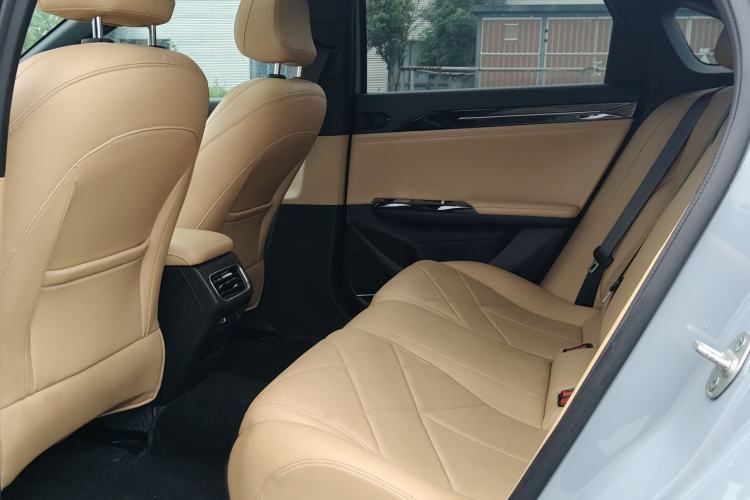 Used Geely Galaxy L6 2024 125km PLUS Dragon Edition Interior 5