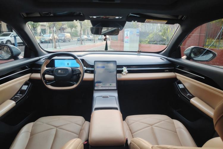 Used Geely Galaxy L6 2024 125km PLUS Dragon Edition Interior 6