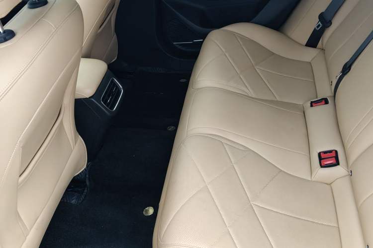 Used Geely Galaxy L6 2024 125km PLUS Dragon Edition Interior 6