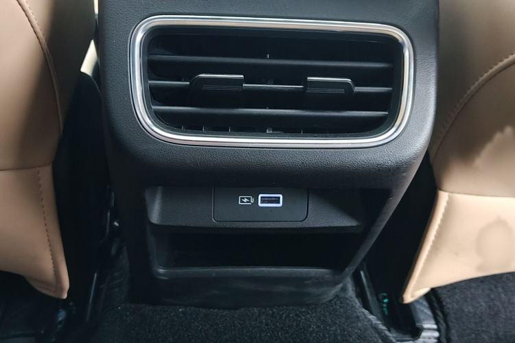Used Geely Galaxy L6 2024 125km PLUS Dragon Edition Interior 9