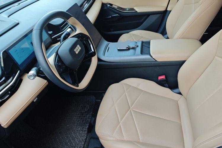 Used Geely Galaxy L6 2024 125km PLUS Dragon Edition Left Front Seat