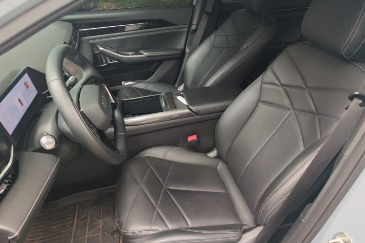 Used Geely Galaxy L6 2024 125km PLUS Dragon Edition Left Front Seat