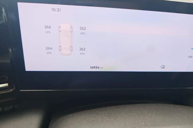 Used Geely Galaxy L6 2024 125km PLUS Dragon Edition Odometer Close Up