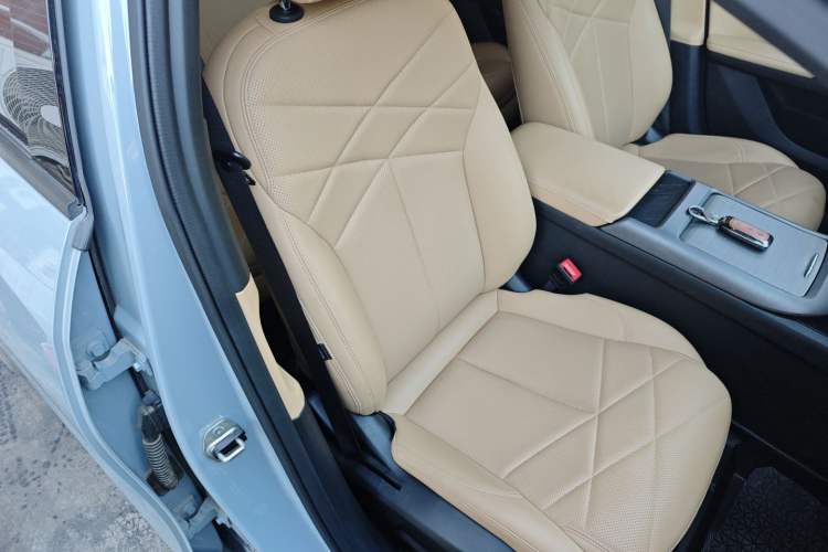 Used Geely Galaxy L6 2024 125km PLUS Dragon Edition Right Front Seat