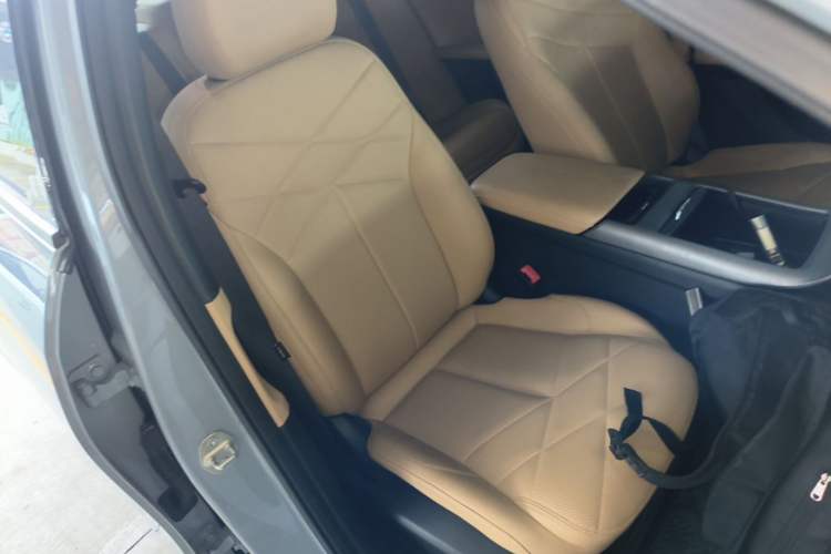 Used Geely Galaxy L6 2024 125km PLUS Dragon Edition Right Front Seat